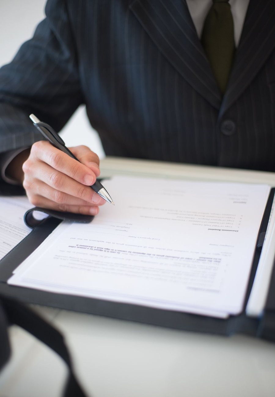 Firma di un contratto di finanziamento davanti al consulente